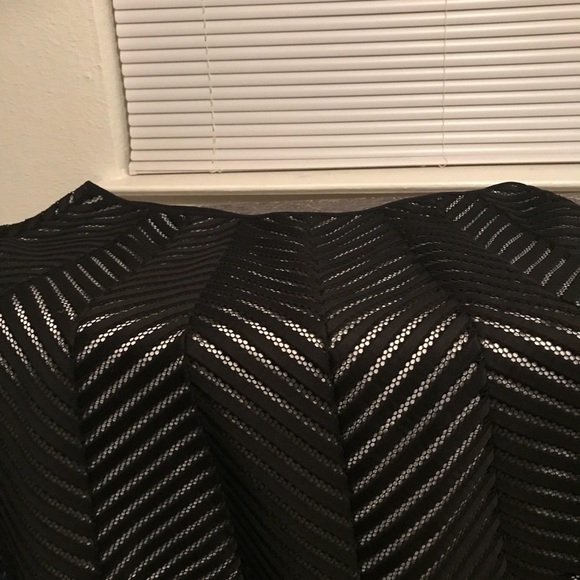 Ladies black skirt - Picture 3 of 3